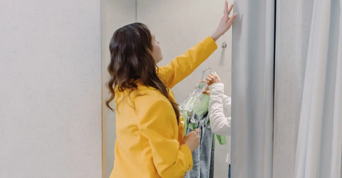 Comment choisir des vêtements accessibles pour plusieurs silhouettes