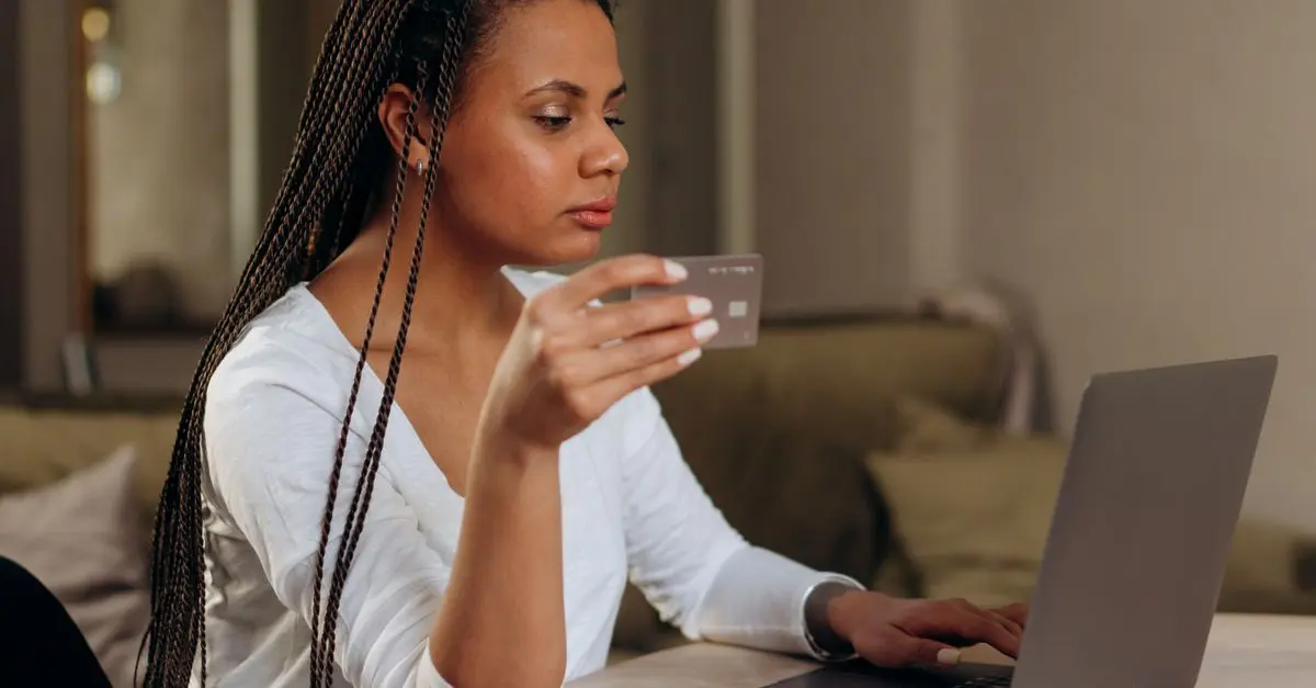 Comment éviter les arnaques lors du shopping en ligne