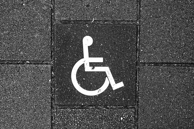 Comment choisir des accessoires adaptés pour un shopping accessible