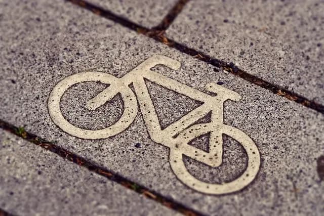 Guide pratique pour choisir des vêtements accessibles adaptés