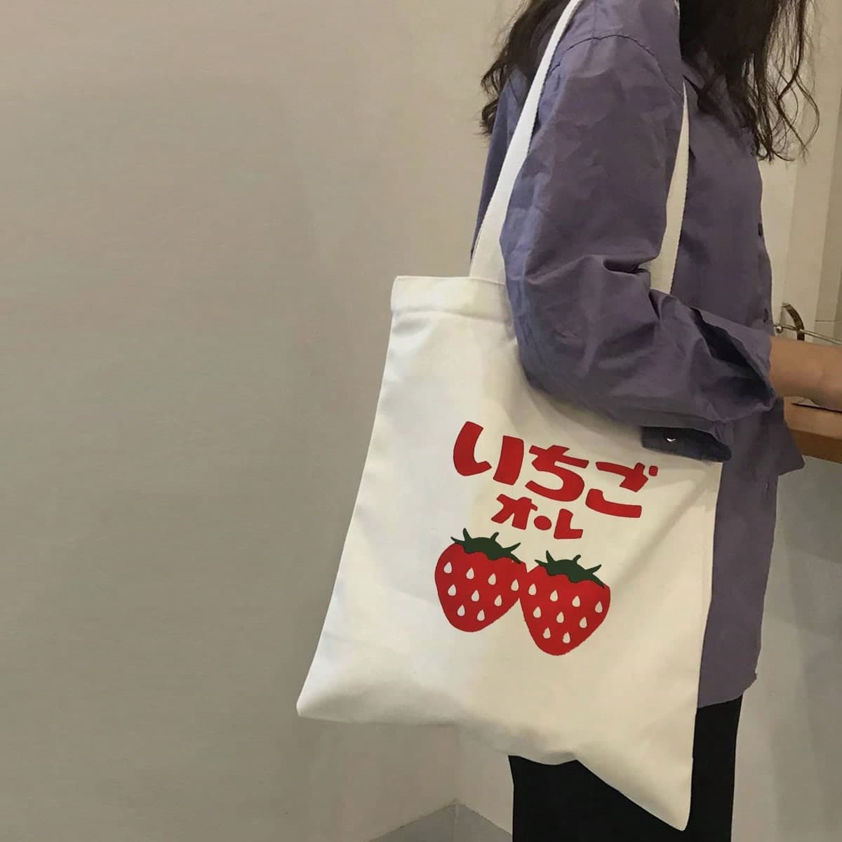 Sac à bandoulière imprimé à la mode de fraise en canevas pour femme, sac fourre-tout pour un usage décontracté, shopping, travail, école,