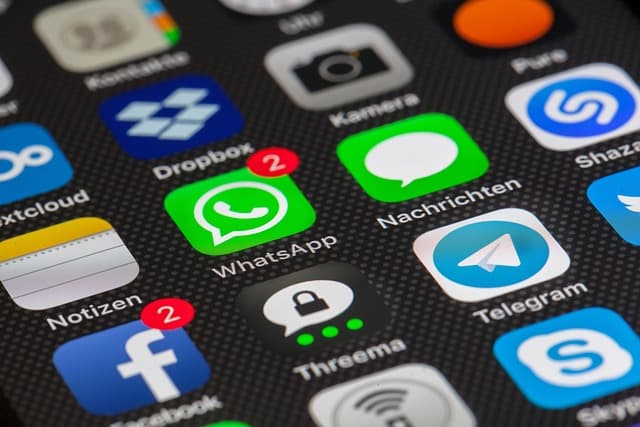 Comparatif des meilleures applications pour un shopping accessible